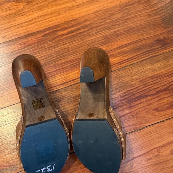 Miu Miu Tan Leather Bow Slide Clogs - Picture 3 of 4